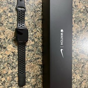 Apple iWatch Nike Series 5 with GPS & Cellular